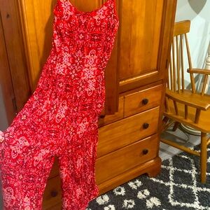 NO BOUNDARIES • Size M• Wide Leg Capri Length Red Paisley Jumpsuit w/ Pockets